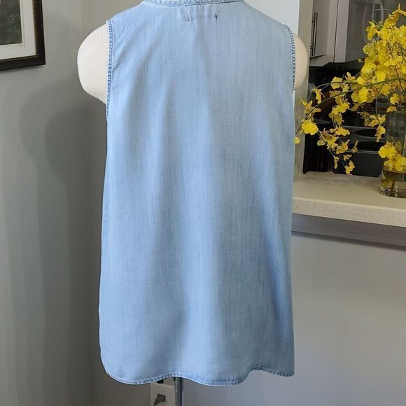 Max Jeans sleevless top. Lightweight blue, v neck with tie. Oversized small. - Picture 6 of 6